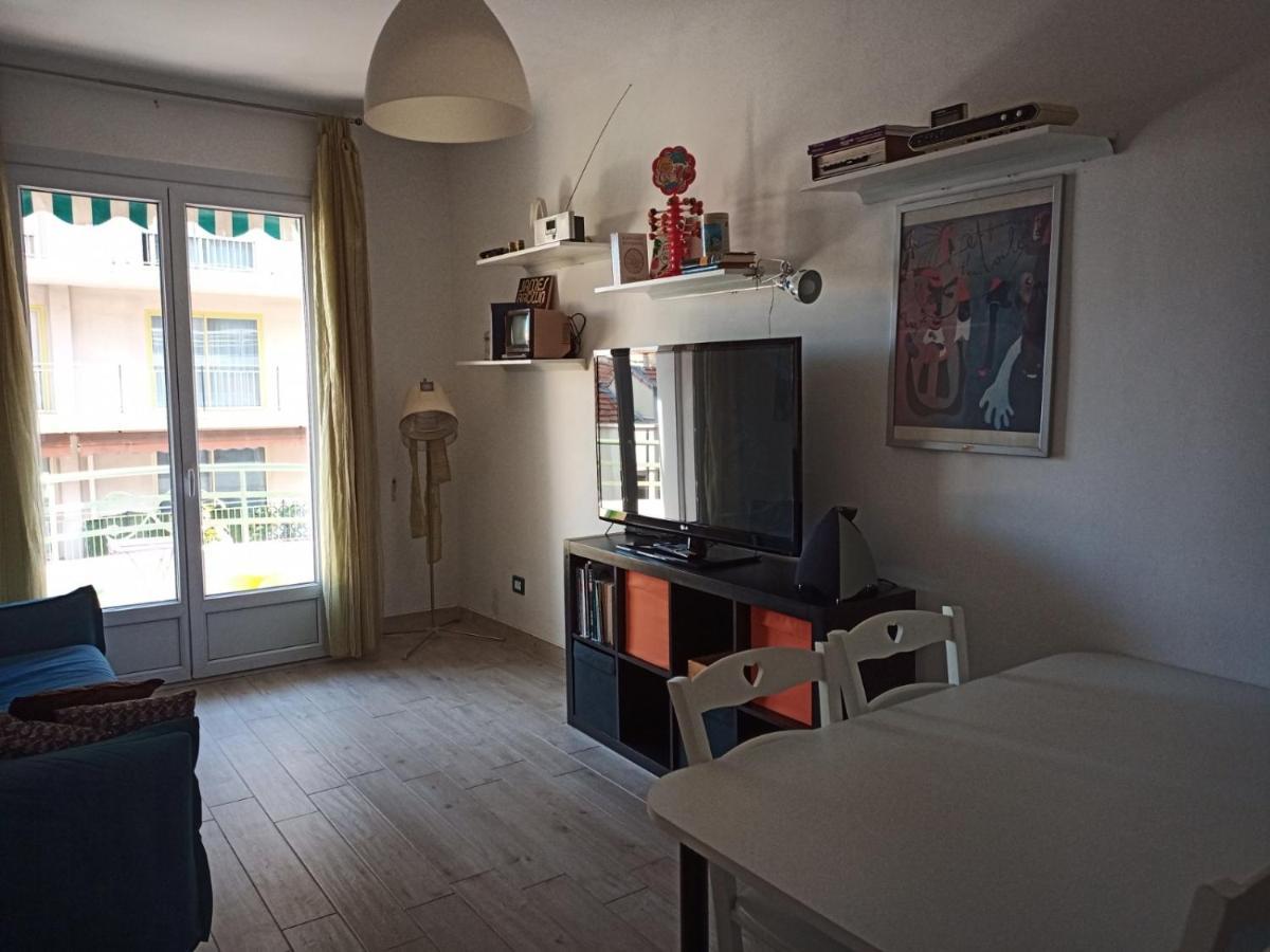 Grand F2 60Mq Centre Antibes, Proche Plages, Commerces, 2 Balcons, Parking, Train, Bus, Deco Vintage, Pet Friendly, Ideal Famille Ou 1-2 Couples Εξωτερικό φωτογραφία